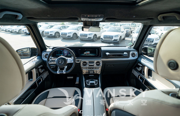 230614191910_2022-Mercedes-Benz-G63-Interior.jpg