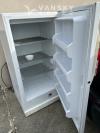 立式和卧式冰柜各一台