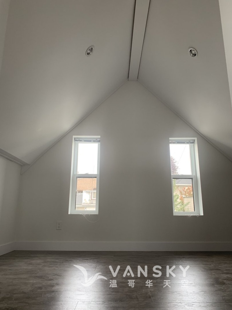 241220231735_ty-room-hardwood-floor-vaulted-ceiling-natural-light-1668220.JPG