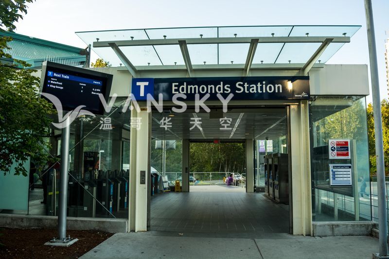 250624233059_800px-Translink_Edmonds_Station-a.jpg