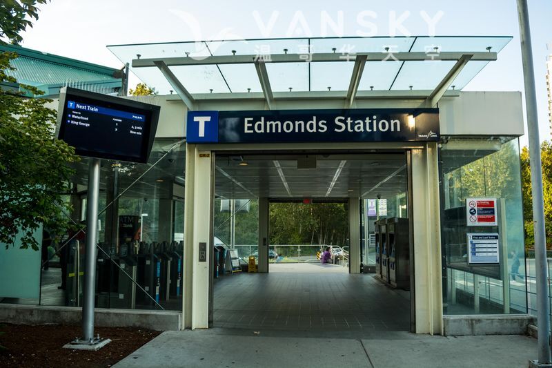 250711222112_800px-Translink_Edmonds_Station-a.jpg