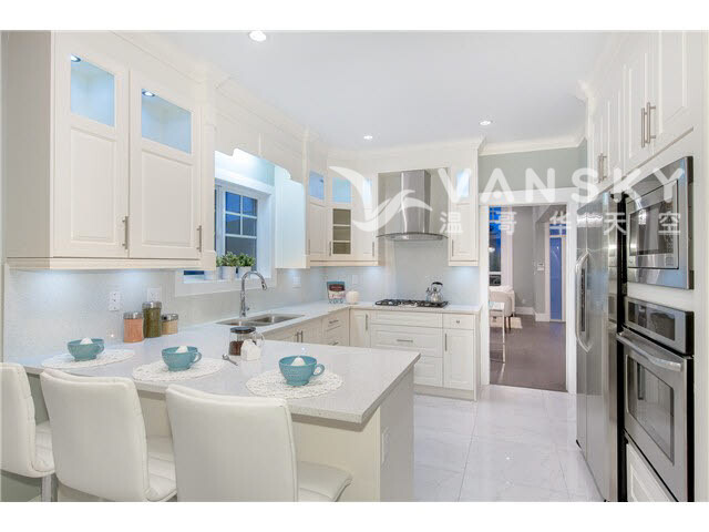 250909102632_Kitchen.jpg