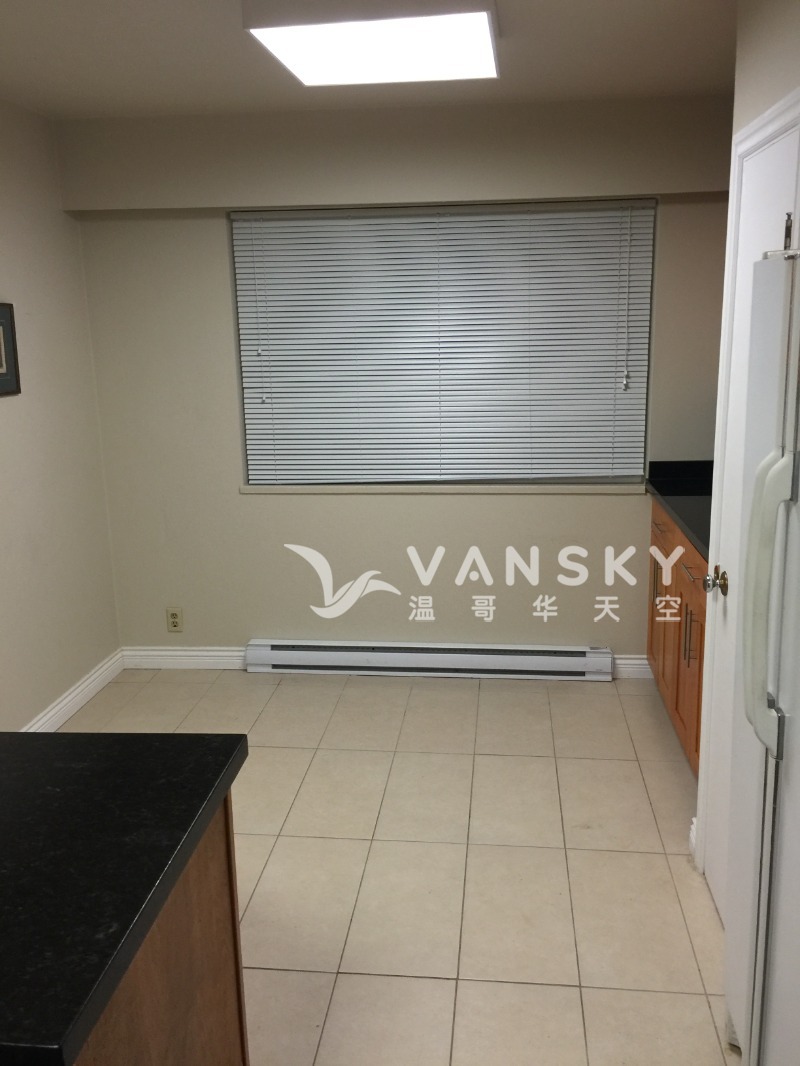 251020153443_kitchen2.JPG