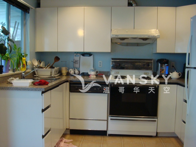 251206143312_Kitchen.JPG
