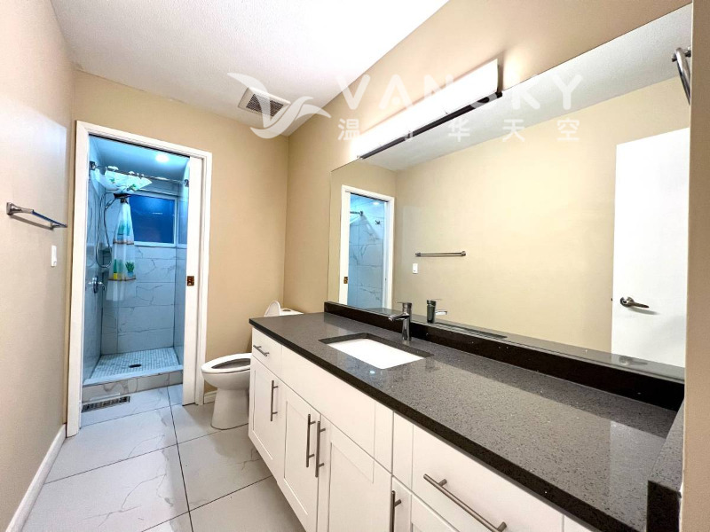 260502002329_5-bathroom.jpg