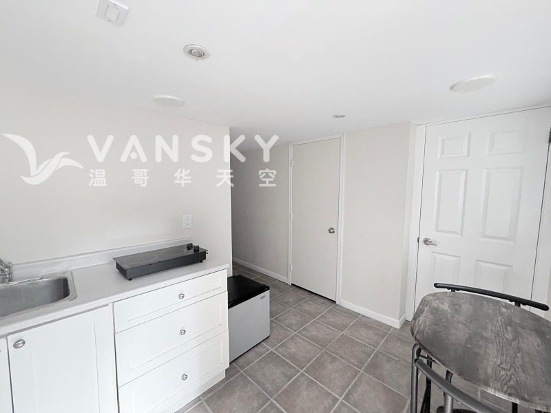 260523193123_kitchen-1.jpg