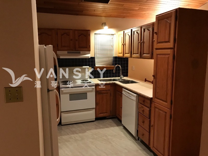 260602233847_up-kitchen.jpg