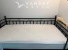 Single bed and mattresse