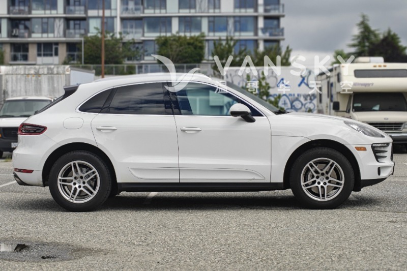260715112135_2016-Porsche-Macan-8106566683361112.jpg