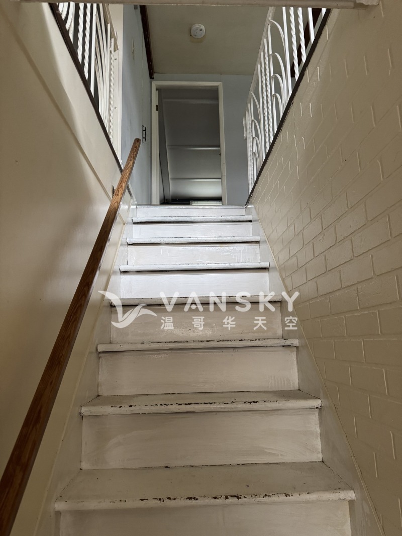 260715215749_07_stairway_to_upper_level.jpg