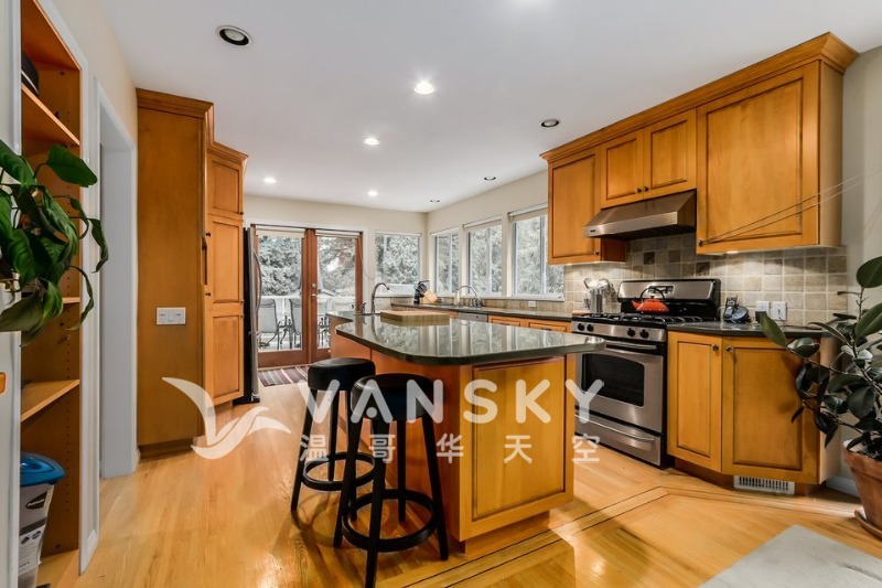 260731133021_Kitchen.JPG