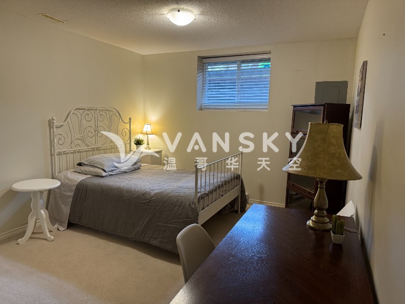 260801201920_bedroom1.jpg