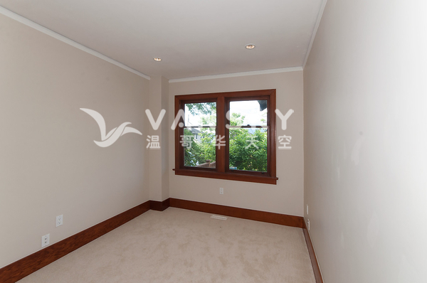 260805151357_bedroom.jpg