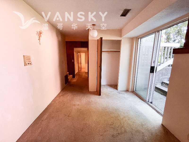 260809121208_living_room.jpg