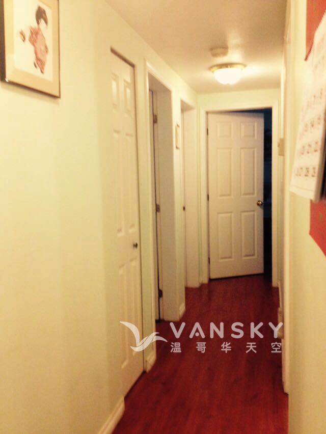 260819173409_Hallway.jpg