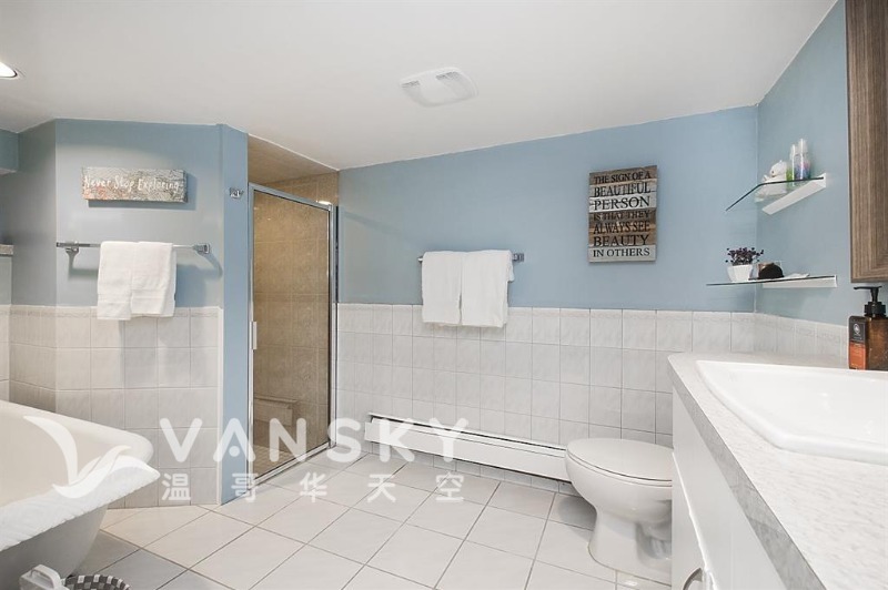 260830214959_bathroom.jpg