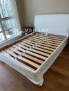 白色布藝木床架queen $150