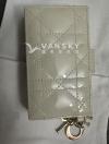 Dior 卡包 $300