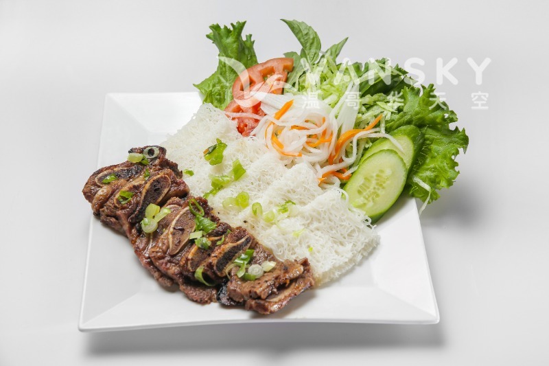 240807180046_vancouver_Food_grilled_beef_short_rib_with_woven_rice_noodle.jpg