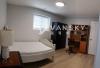 central Burnaby basement 兩套房, $1350/套房