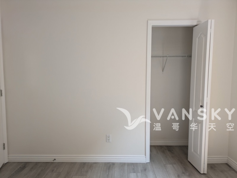 260705162212_Bedroom_closet_2.jpg