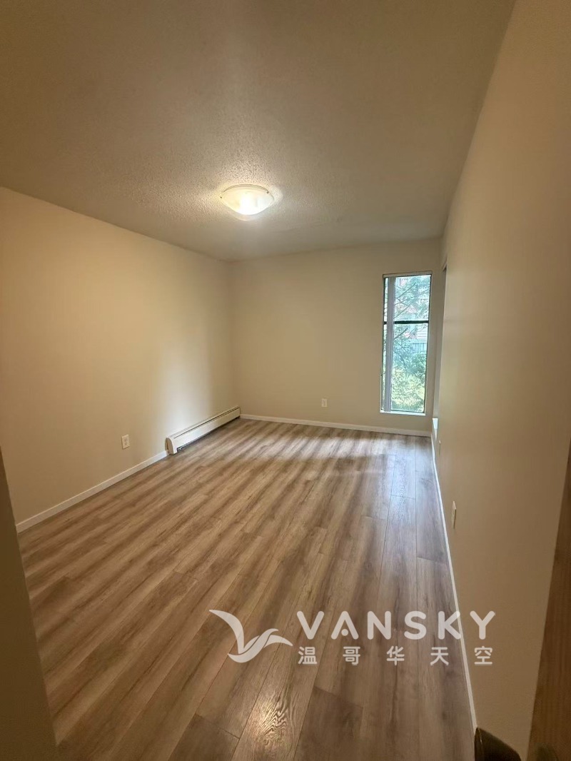 260823143409_bedroom.jpg