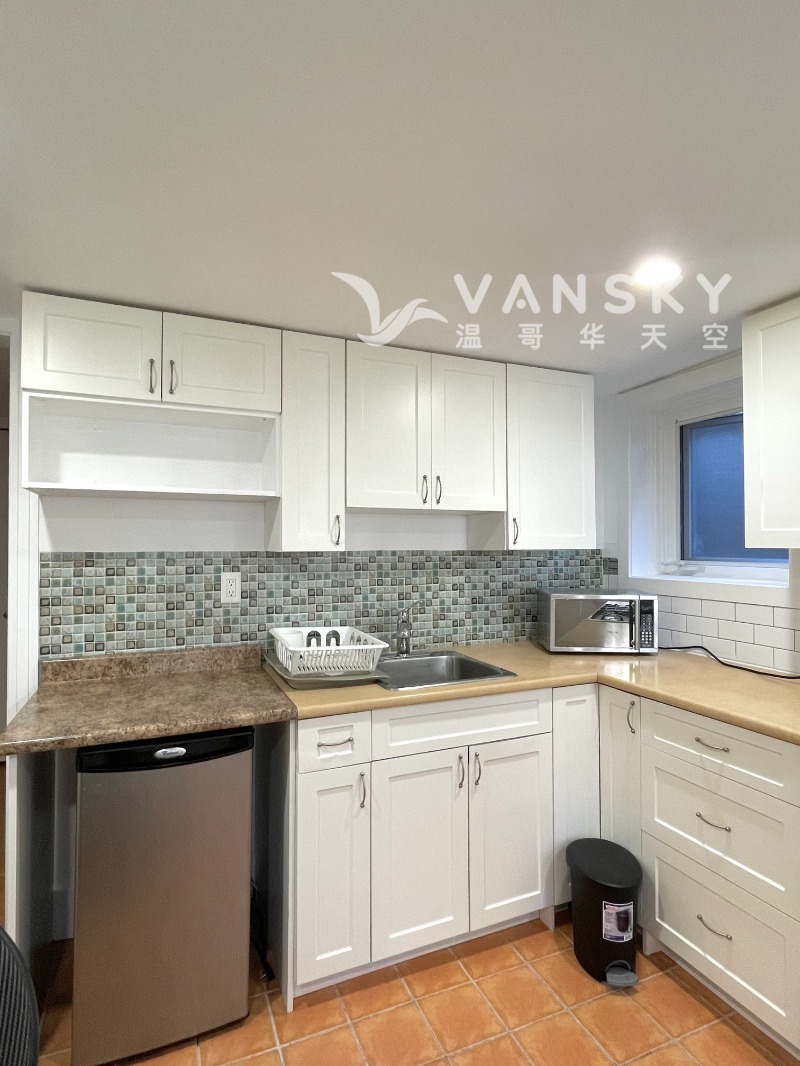 250802111442_kitchen.jpg