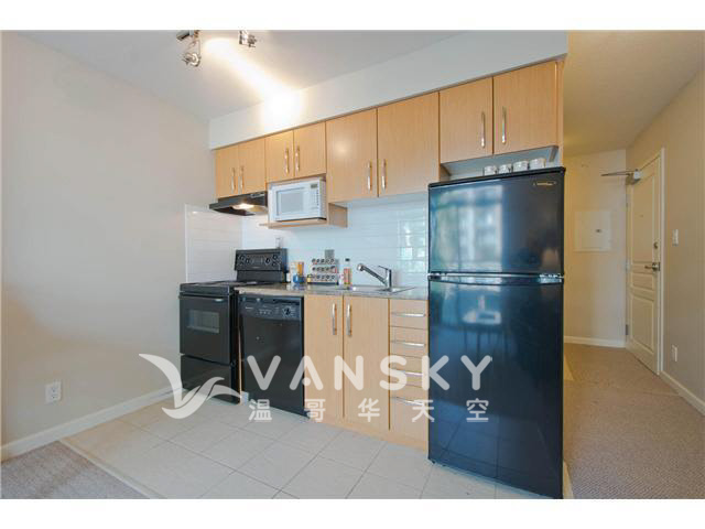 250901232512_Kitchen.JPG