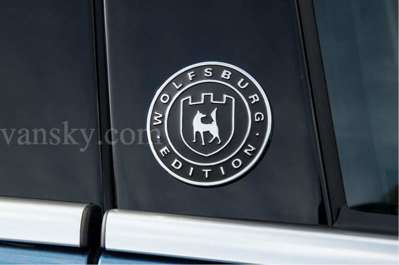 200819232328_2017-Volkswagen-Tiguan-exterior-Wolfsburg-Badge_o.jpg