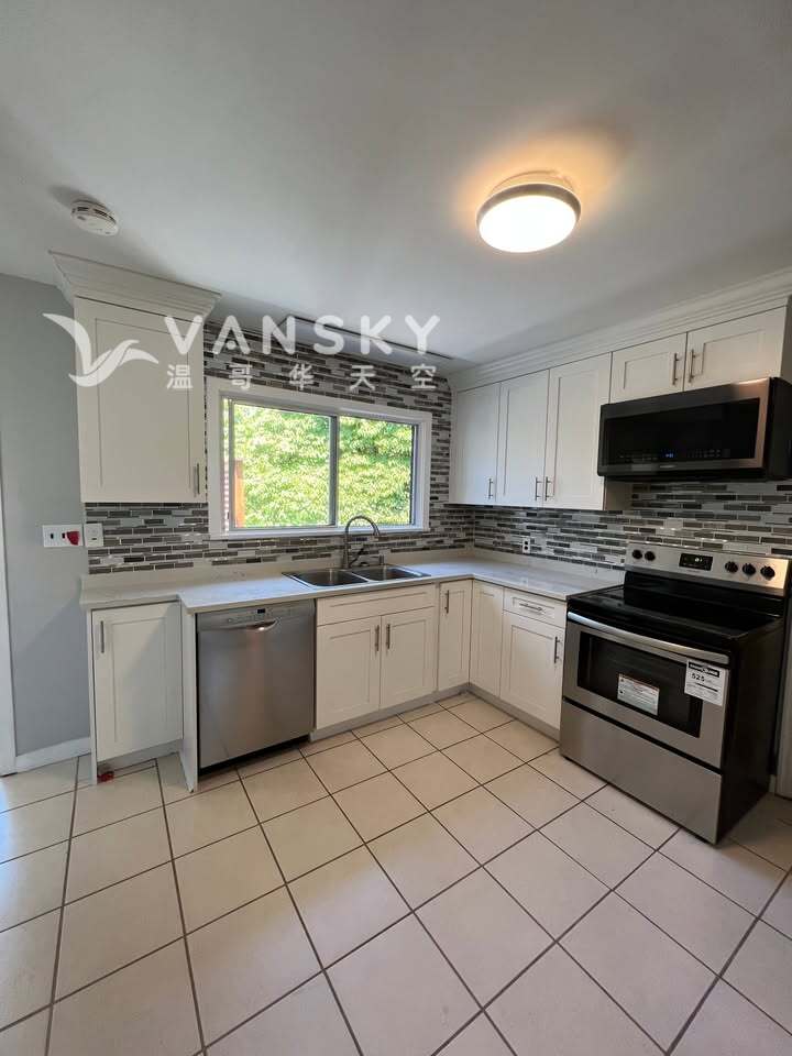 260705092126_upstairs-kitchen.jpg